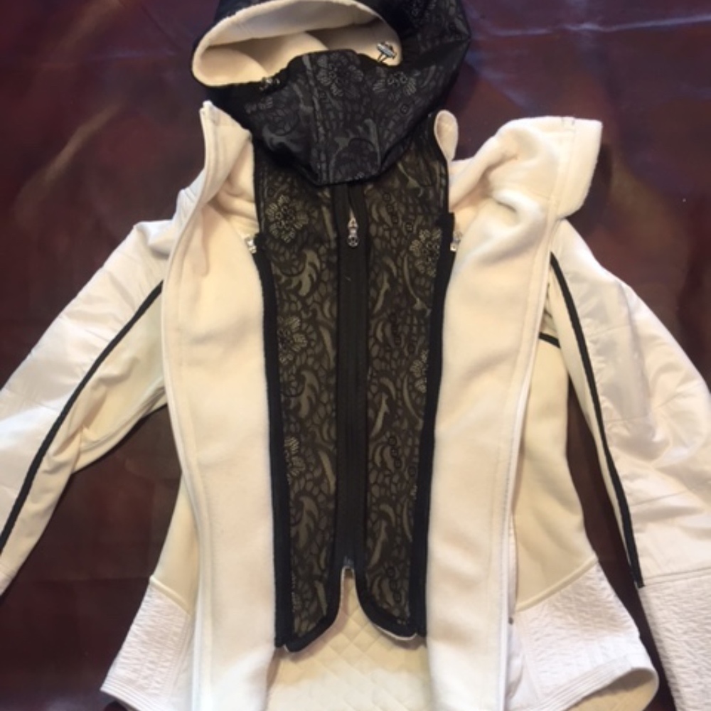 Lululemon Bundle Up Jacket